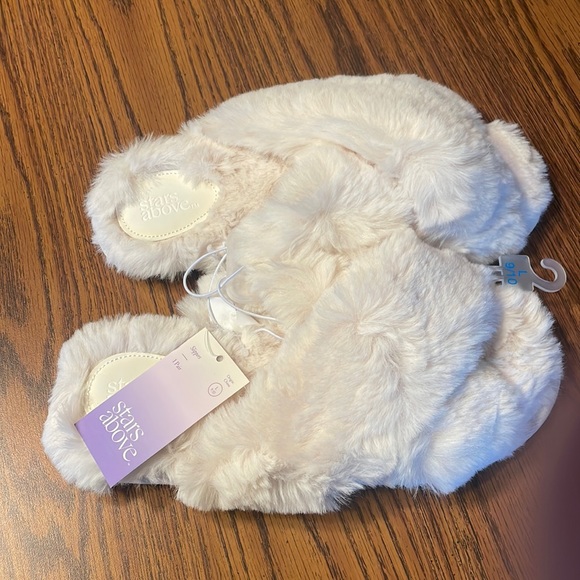 Stars above women’s soft and cozy slippers, size 9/10. - Picture 1 of 5